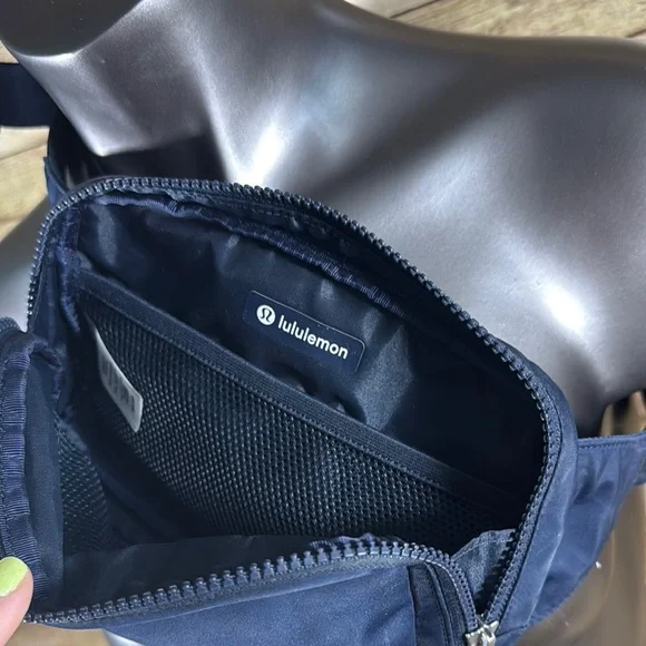 lululemon athletica Navy Everywhere Belt Bag - Picture 3 of 7